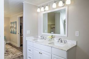 Greeley Station UNC Retreat w/ Fire Pit & Bikes