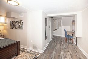 Greeley Station UNC Retreat w/ Fire Pit & Bikes