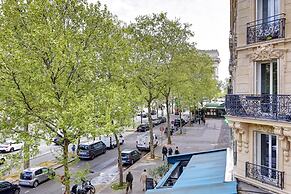 Elegant 3BR Arc de Triomphe