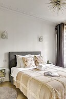 Elegant 3BR Arc de Triomphe