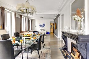 Elegant 3BR Arc de Triomphe