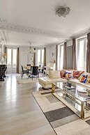 Elegant 3BR Arc de Triomphe