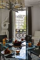 Elegant 3BR Arc de Triomphe