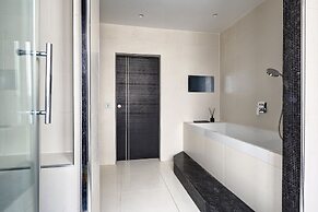 Elegant 3BR Arc de Triomphe