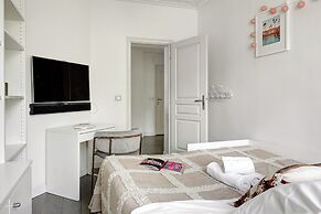 Elegant 3BR Arc de Triomphe