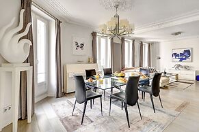Elegant 3BR Arc de Triomphe