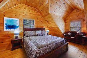 Knotty Pines - Lux Lodge Pool Theater Hot Tub