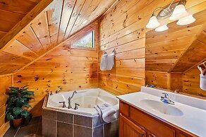 Knotty Pines - Lux Lodge Pool Theater Hot Tub