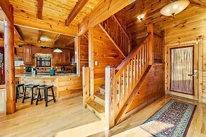 Knotty Pines - Lux Lodge Pool Theater Hot Tub