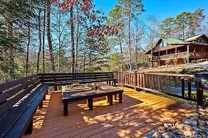 Knotty Pines - Lux Lodge Pool Theater Hot Tub