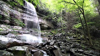 Knotty Pines - Lux Lodge Pool Theater Hot Tub