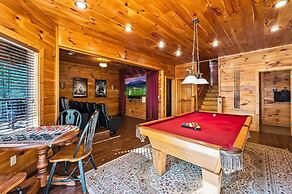 Knotty Pines - Lux Lodge Pool Theater Hot Tub