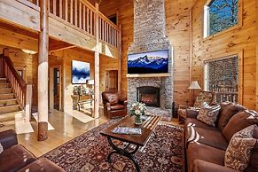 Knotty Pines - Lux Lodge Pool Theater Hot Tub