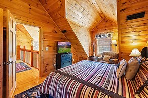 Knotty Pines - Lux Lodge Pool Theater Hot Tub