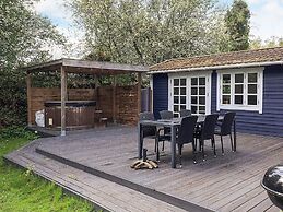 6 Person Holiday Home in Gedser