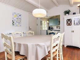 6 Person Holiday Home in Gedser