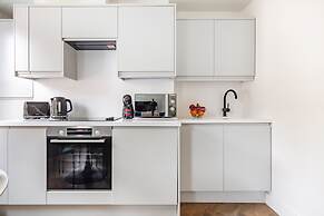 Modern 1BR Downtown Stay