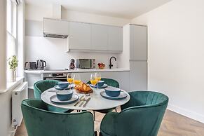 Modern 1BR Downtown Stay