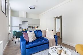 Modern 1BR Downtown Stay