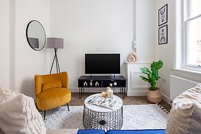 Modern 1BR Downtown Stay
