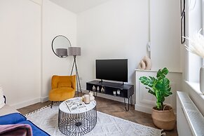 Modern 1BR Downtown Stay