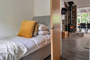 Cottage in Rowen by River & Pet-friendly Trails