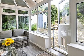 Cottage in Rowen by River & Pet-friendly Trails