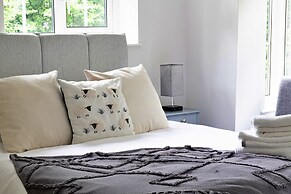 Cottage in Rowen by River & Pet-friendly Trails