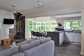 Cottage in Rowen by River & Pet-friendly Trails