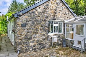 Cottage in Rowen by River & Pet-friendly Trails