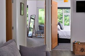 Cottage in Rowen by River & Pet-friendly Trails