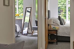 Cottage in Rowen by River & Pet-friendly Trails