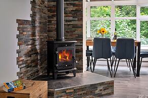 Cottage in Rowen by River & Pet-friendly Trails