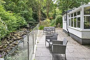 Cottage in Rowen by River & Pet-friendly Trails