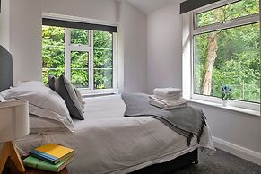 Cottage in Rowen by River & Pet-friendly Trails