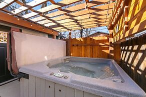 Old Town Retreat w/ Hot Tub Perfect for Groups!