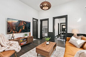 Old Town Retreat w/ Hot Tub Perfect for Groups!