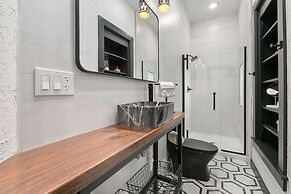 Old Town Retreat w/ Hot Tub Perfect for Groups!