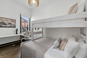 Old Town Retreat w/ Hot Tub Perfect for Groups!