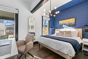 Old Town Retreat w/ Hot Tub Perfect for Groups!