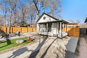 Old Town Retreat w/ Hot Tub Perfect for Groups!