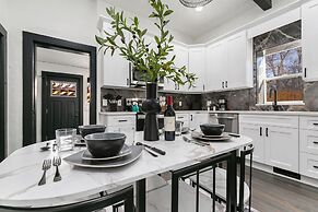 Old Town Retreat w/ Hot Tub Perfect for Groups!