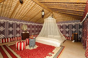 Al Marmoom Oasis Luxury Tents and Bedouin Experience