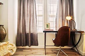 Cozy Plaza Hideaway Queen Bed Fast Wifi N40-1