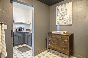 Cozy Plaza Hideaway Queen Bed Fast Wifi N40-1