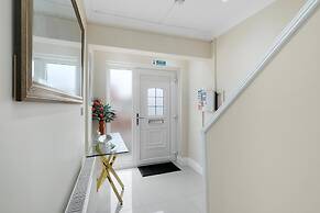 Stylish 4 Bedroom Home in Brightside Ave