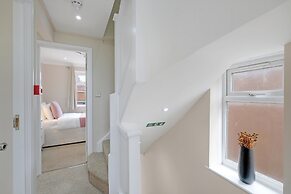 Stylish 4 Bedroom Home in Brightside Ave