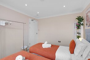 Stylish 4 Bedroom Home in Brightside Ave
