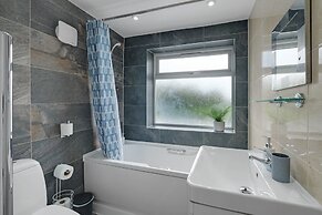 Stylish 4 Bedroom Home in Brightside Ave