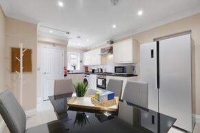 Stylish 4 Bedroom Home in Brightside Ave